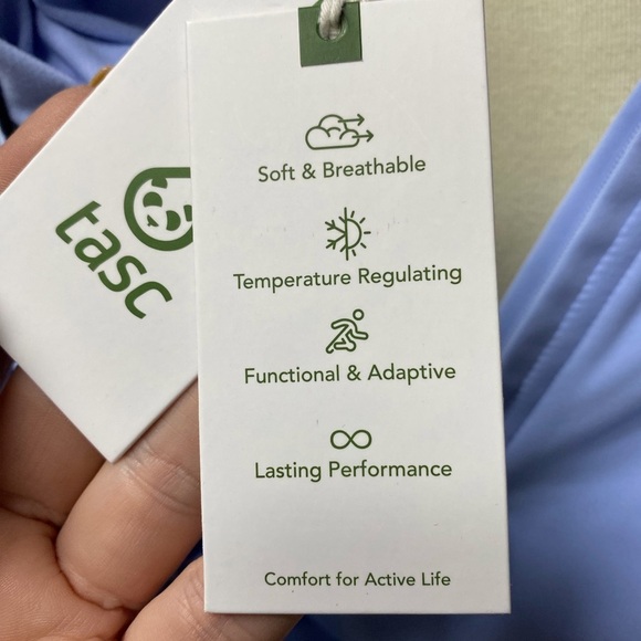 NWT TASC Stratford Performance Quarter Zip - Picture 6 of 7